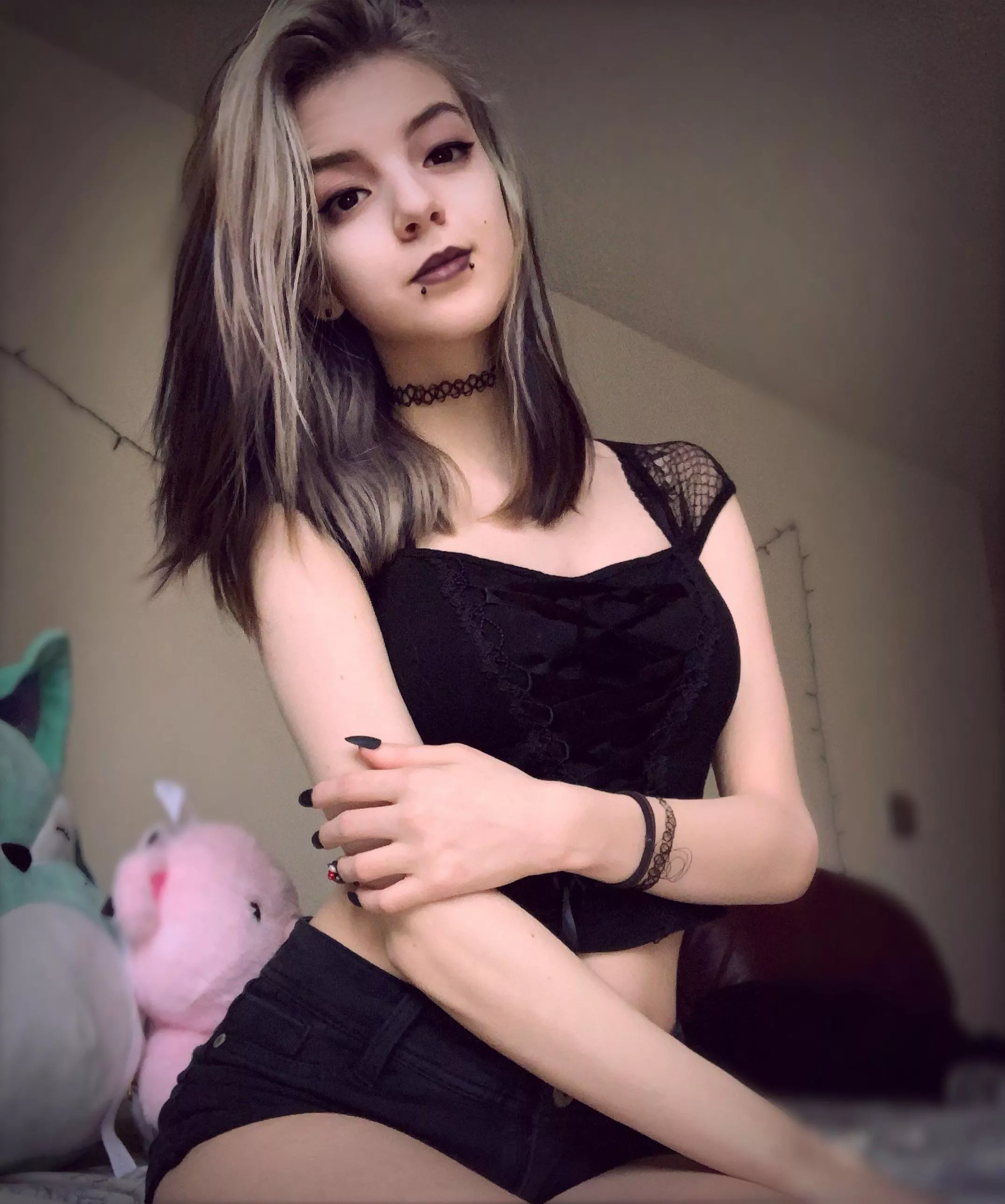 Good morning 🖤 love this outfit on me