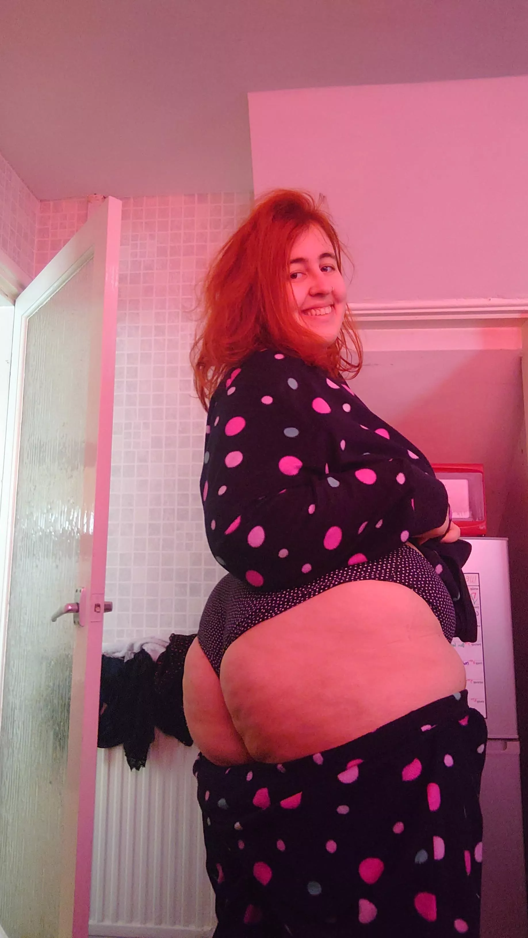 Good Morning Lovelies 😘 I remembered to bring everything downstairs with me bar me glasses, this was a shoot and hope for the best type of photo because I couldn't see a fucking thing on my phone screen, yep I am that short sighted! Hope you have fab