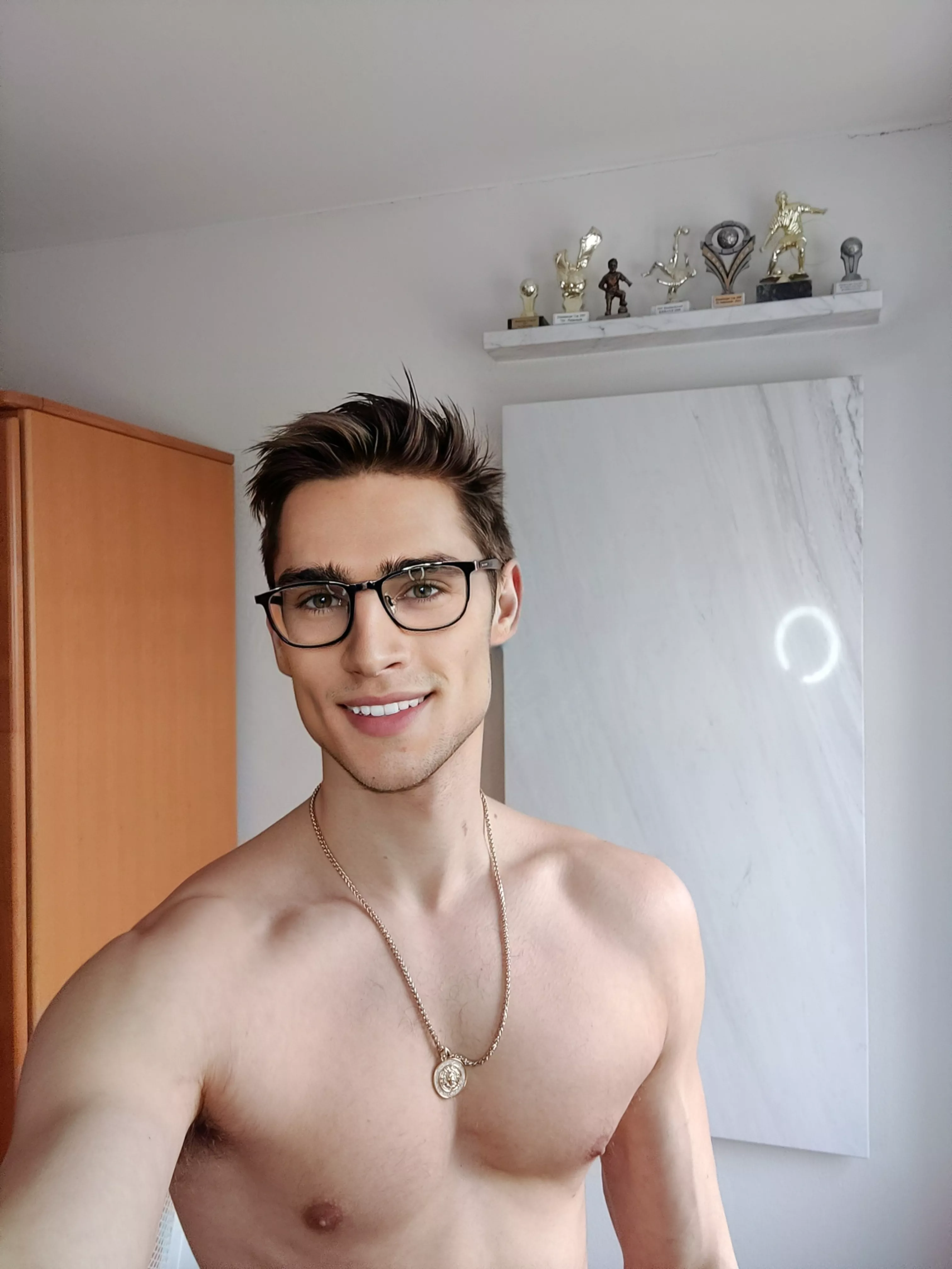 Good style with the chain or nah?