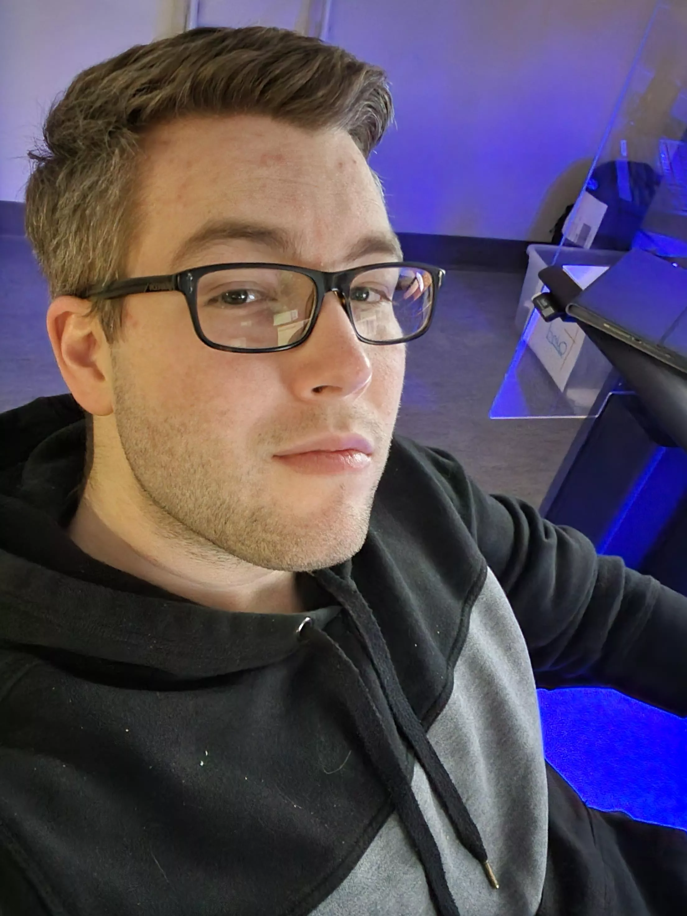 Good Sunday morning to you handsome gents!