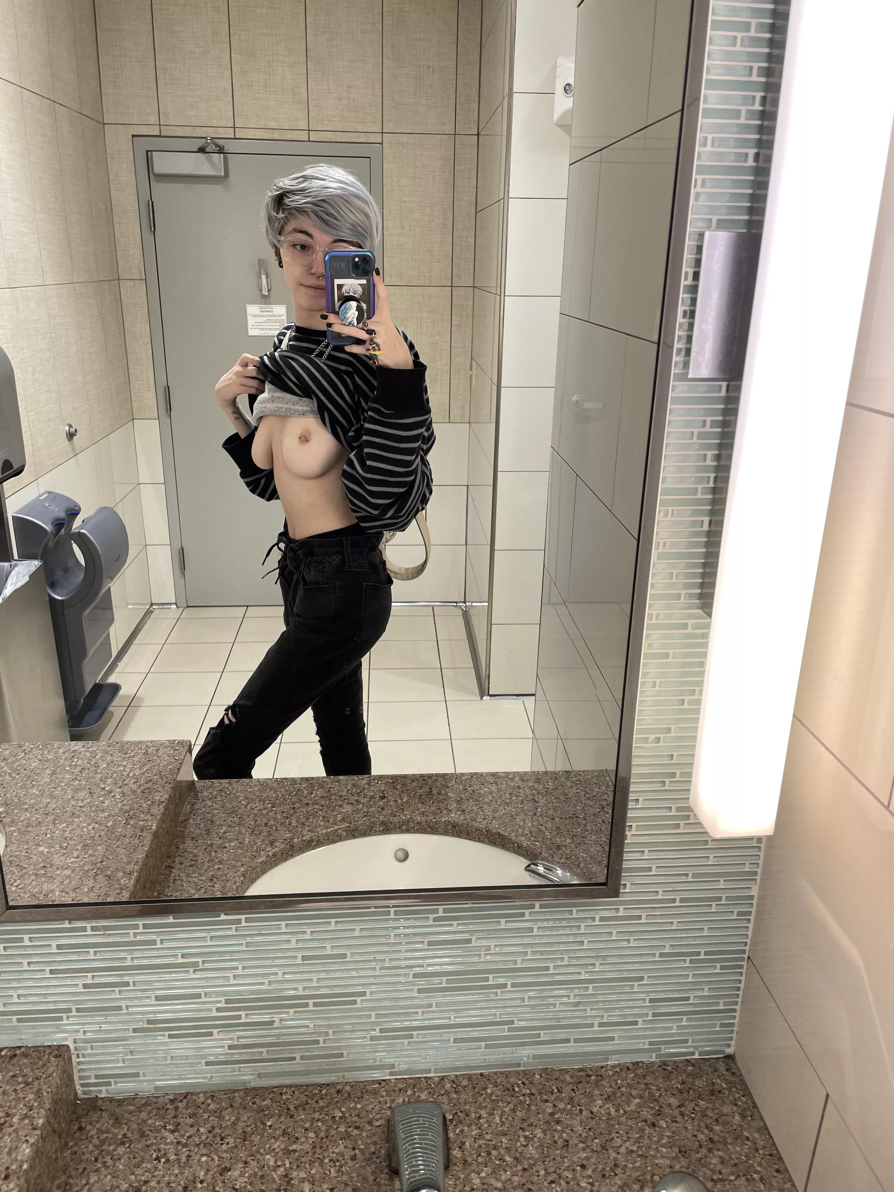 Good thing I didn’t get caught taking nudes at the mall🖤 (F19) Good thing I didn’t get caught taking nudes at the mall🖤 (F19)