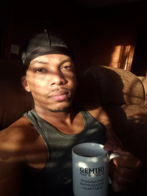 Goodmorning beautiful people, sleepy face pic