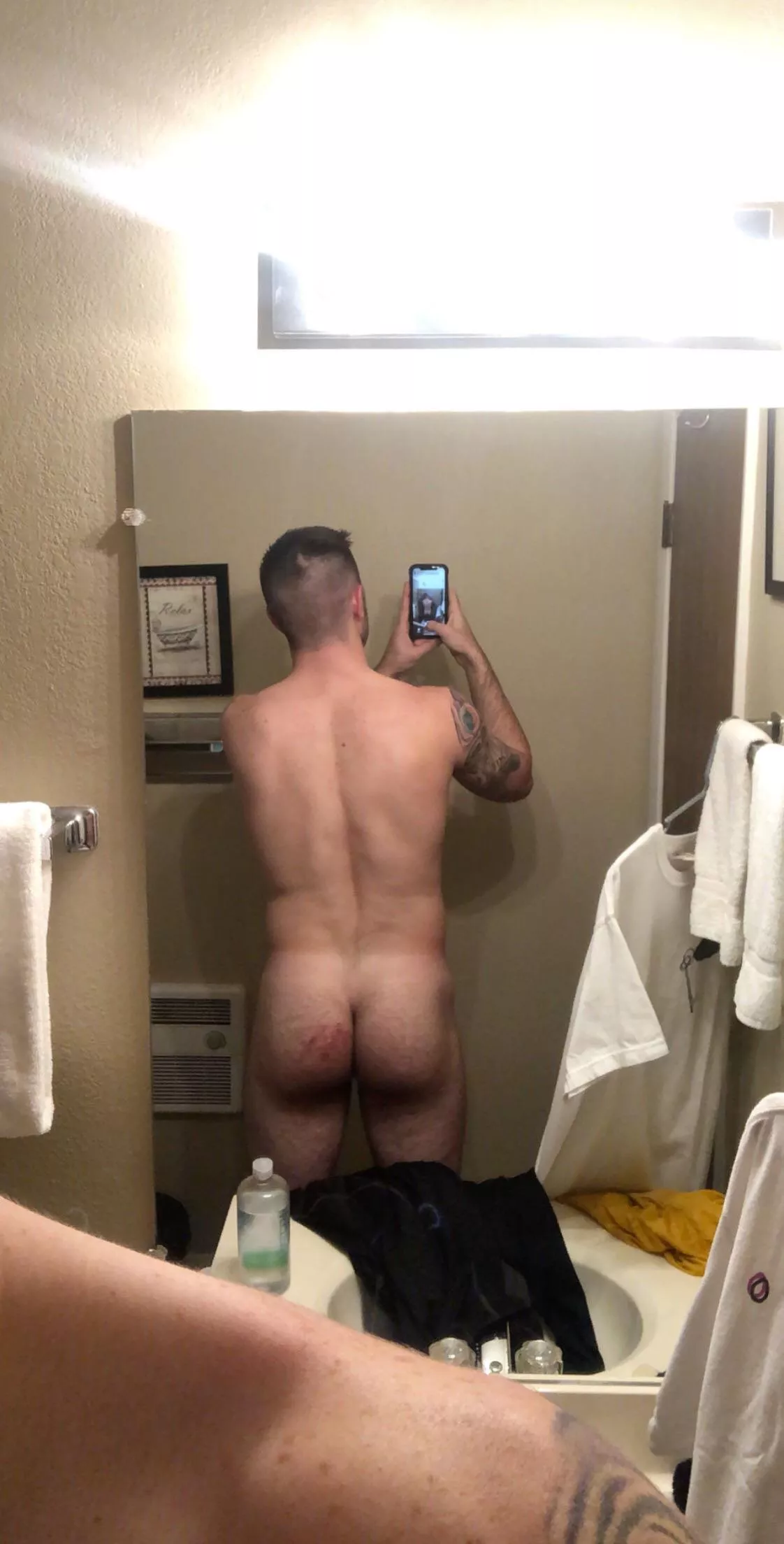 Goodmorning from my bruised booty ;)