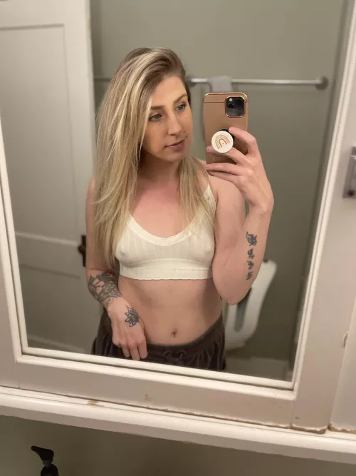 Goodmorninggggg ☕️ ☀️ I’m up before the kids. Let’s get a quickie in! 😛❤️