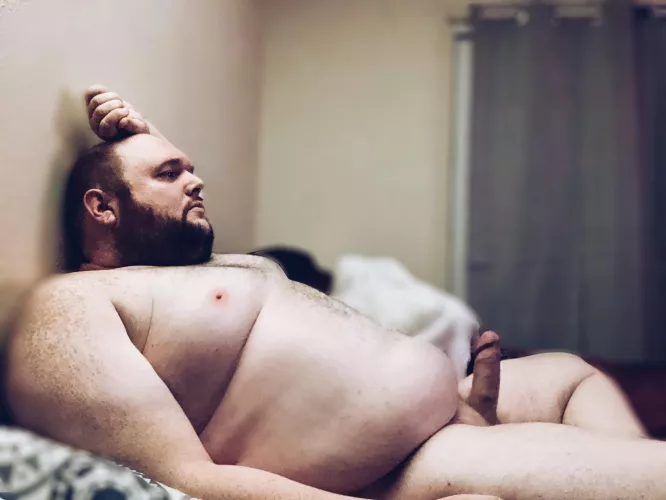 gooood morning! who wants to stay on bed with me all day?