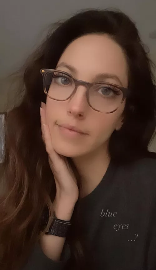 Gorgeous in glasses