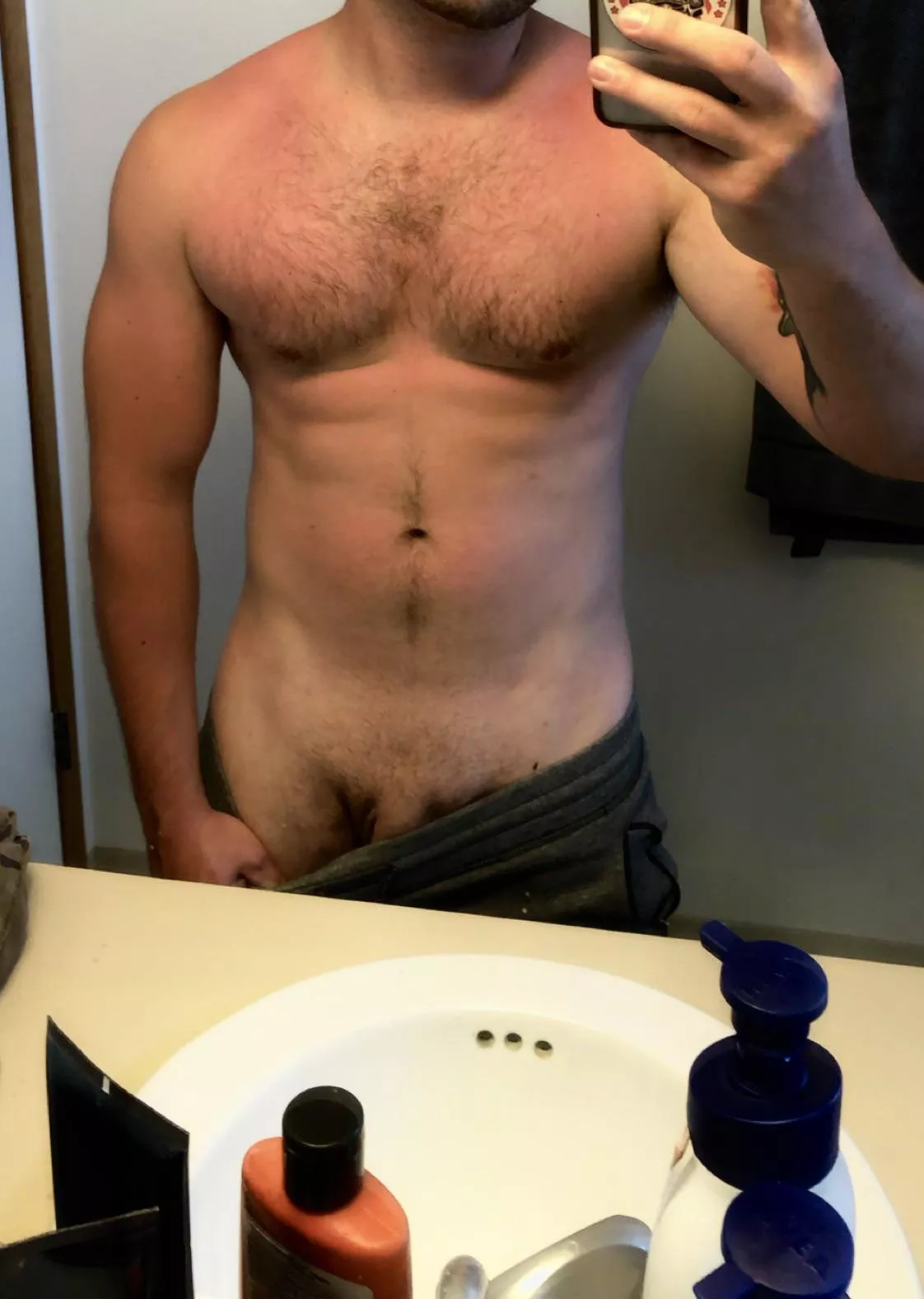 Got a little burnt this weekend and could use a hand with the aloe (m28) Got a little burnt this weekend and could use a hand with the aloe (m28)
