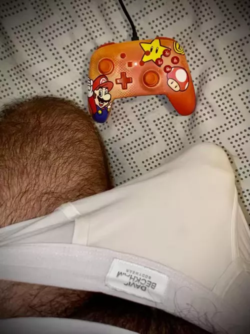 Got an extra controller if anyone wants to join! Continuing Pokémon sword 🍍