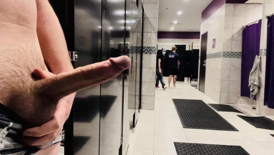 Got caught again in the Locker Room! Pm me for the video 😉