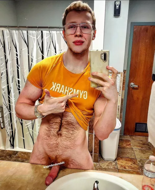 Got horny mid workout, this is why you should be my gym partner, I can train you in many ways π