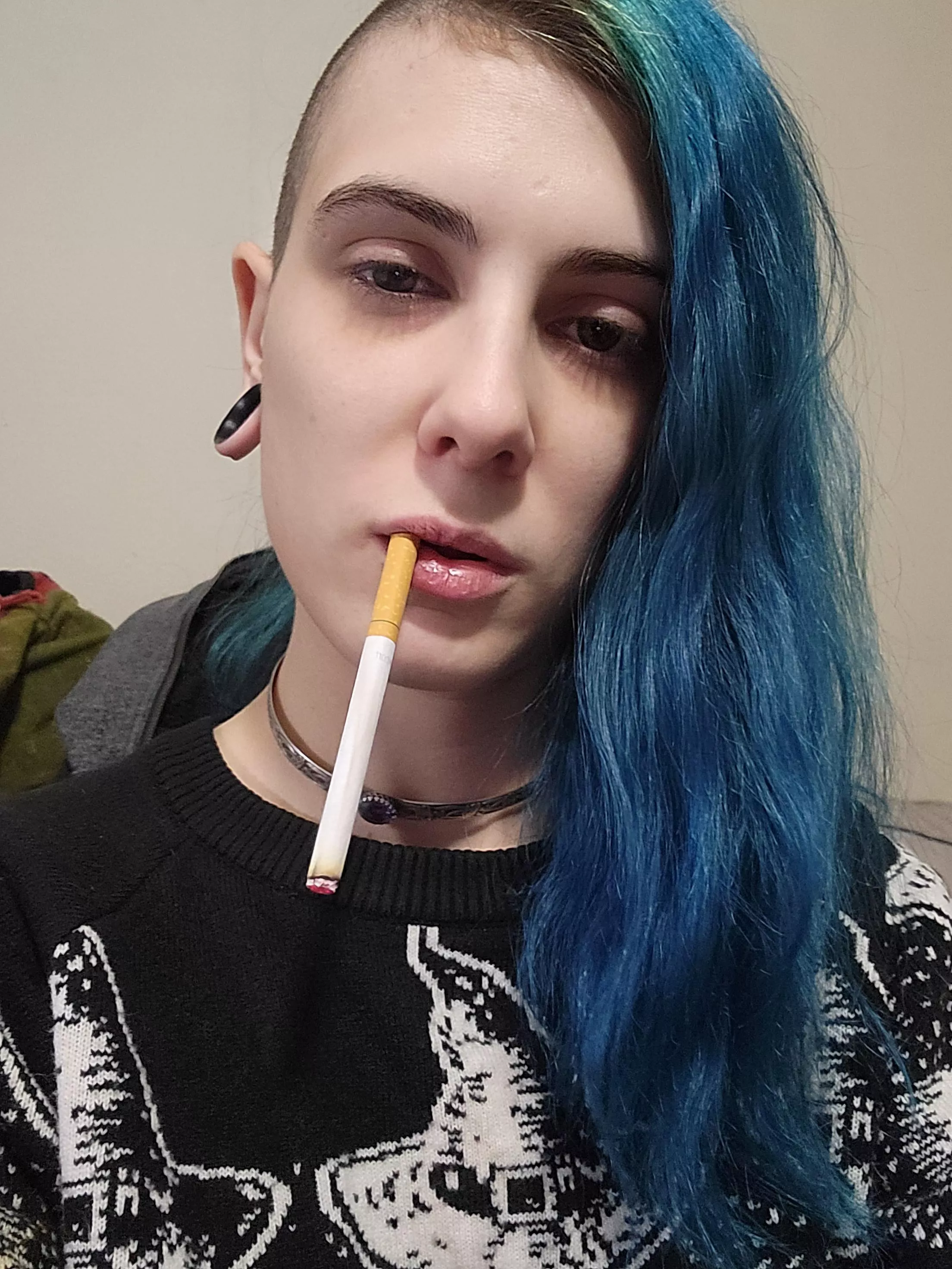 Got myself some menthol Newport 100s thanks to a special someone 😘 I know he loves watching me smoke hehe 🥰😜😘 gotta love that dangle. Got myself some menthol Newport 100s thanks to a special someone 😘 I know he loves watching me smoke hehe 🥰😜😘 gotta love that dangle.