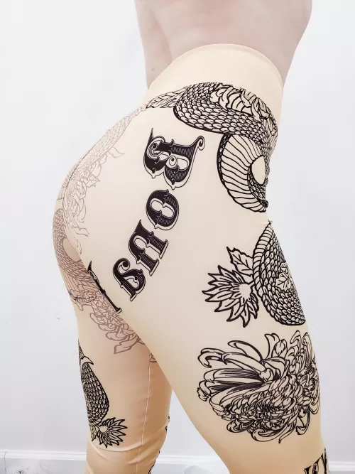 Got new leggings for todays gym training [F]