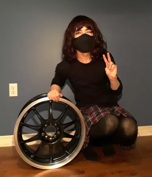 Got new wheels for my car. Where my car femboys at!
