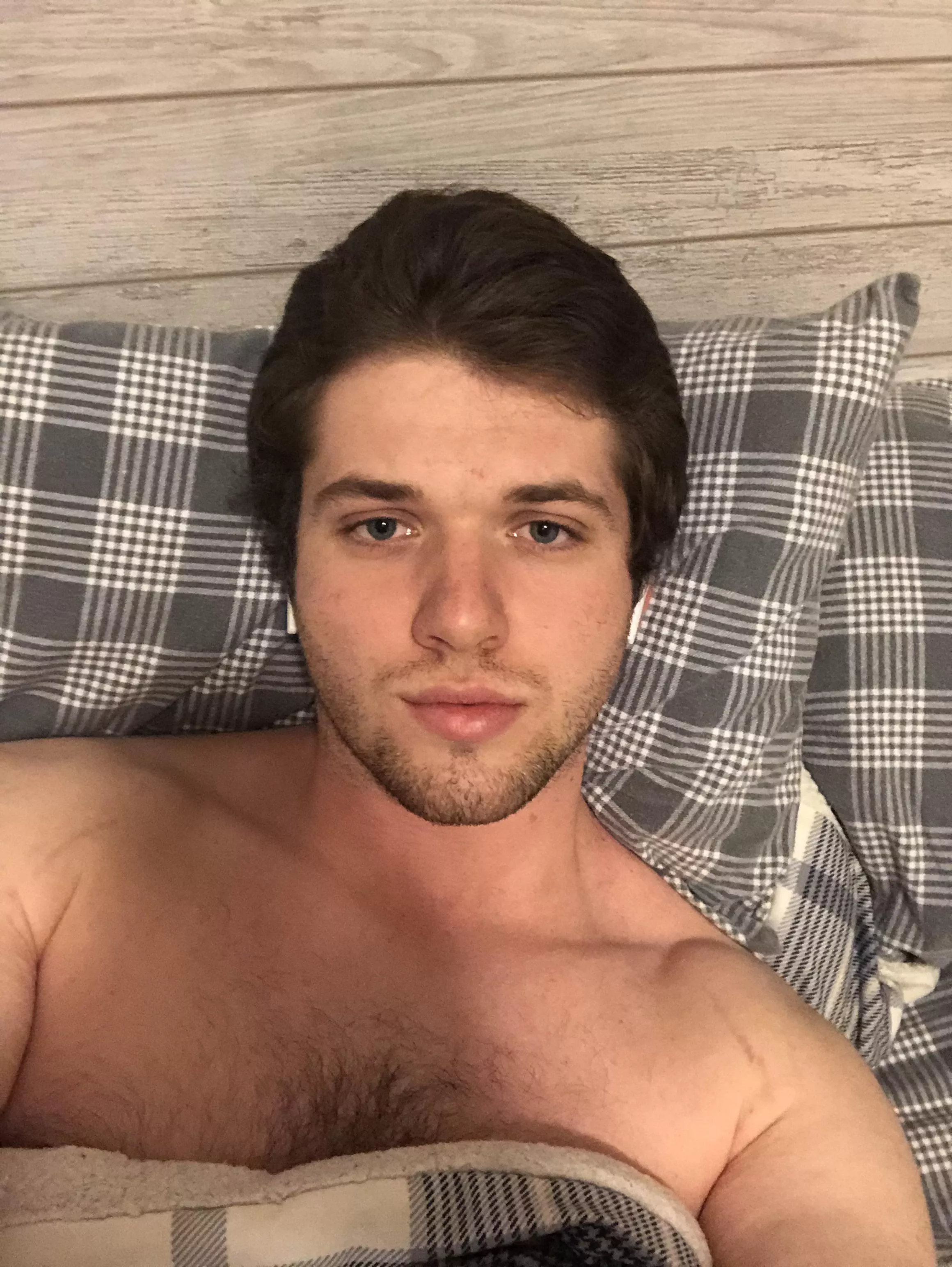 Got the day off tomorrow 😊