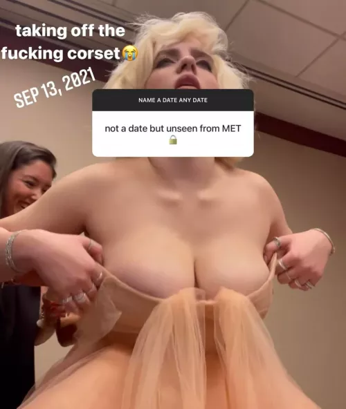 Got the urge to motorboat and tittyfuck Billie Eilish's massive tits