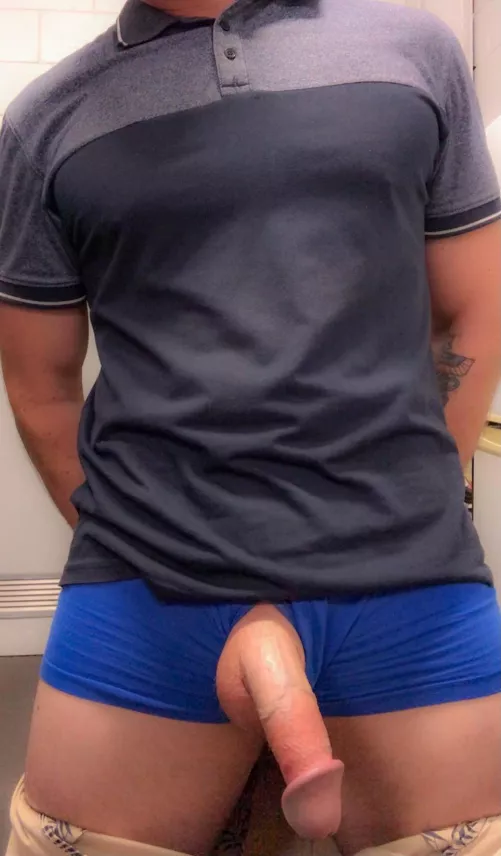 Got thick boy out for a bit of fresh air in the lunch room at work 😈