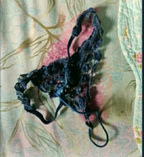 Got this from my friends mom's laundry. She is a married Indian lady 44 years old.. Looks shy and conservative.. Maybe it's all a lie🥵