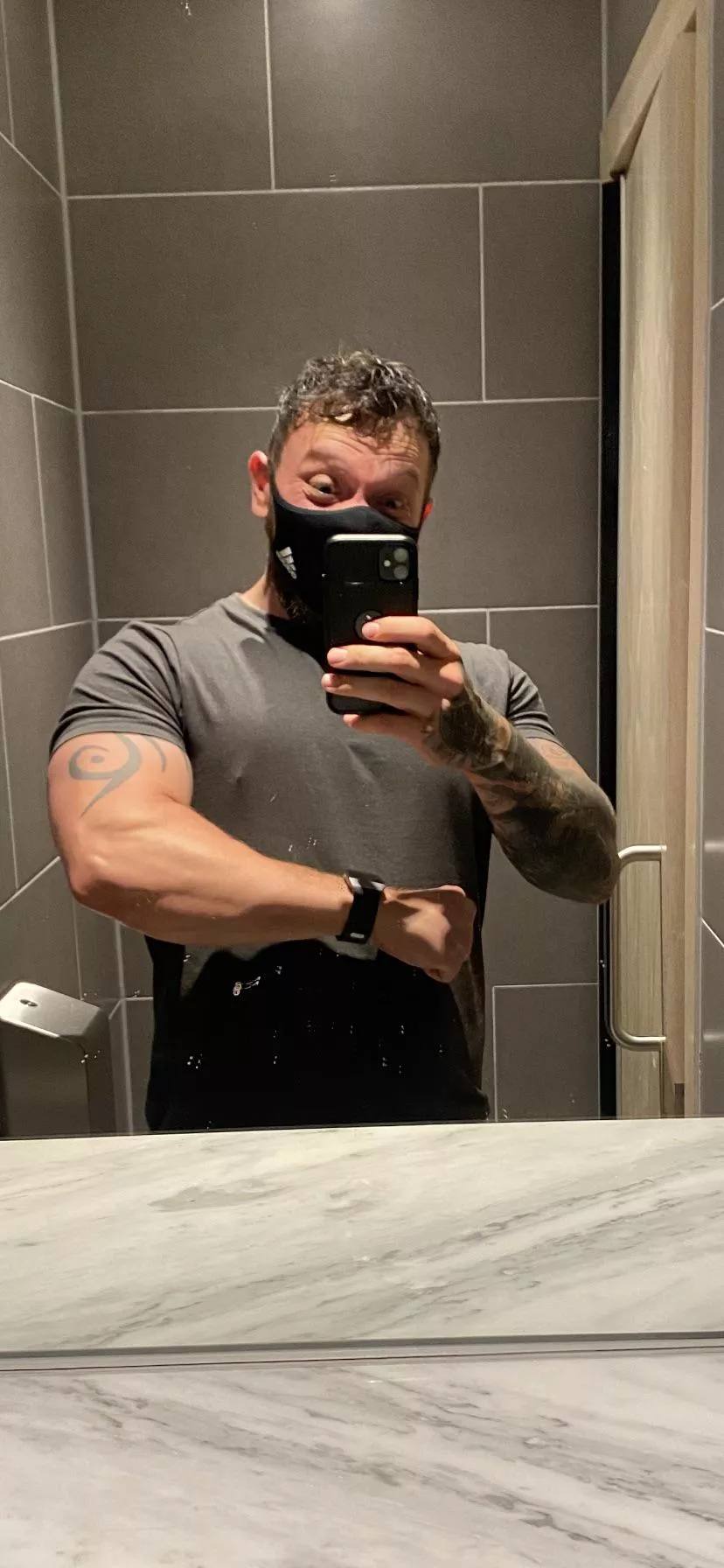 Got to take advantage of restaurant bathroom lighting 😂