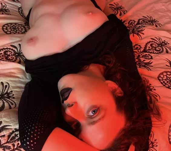 Got two big boobs that need your mouth on them 😈💦