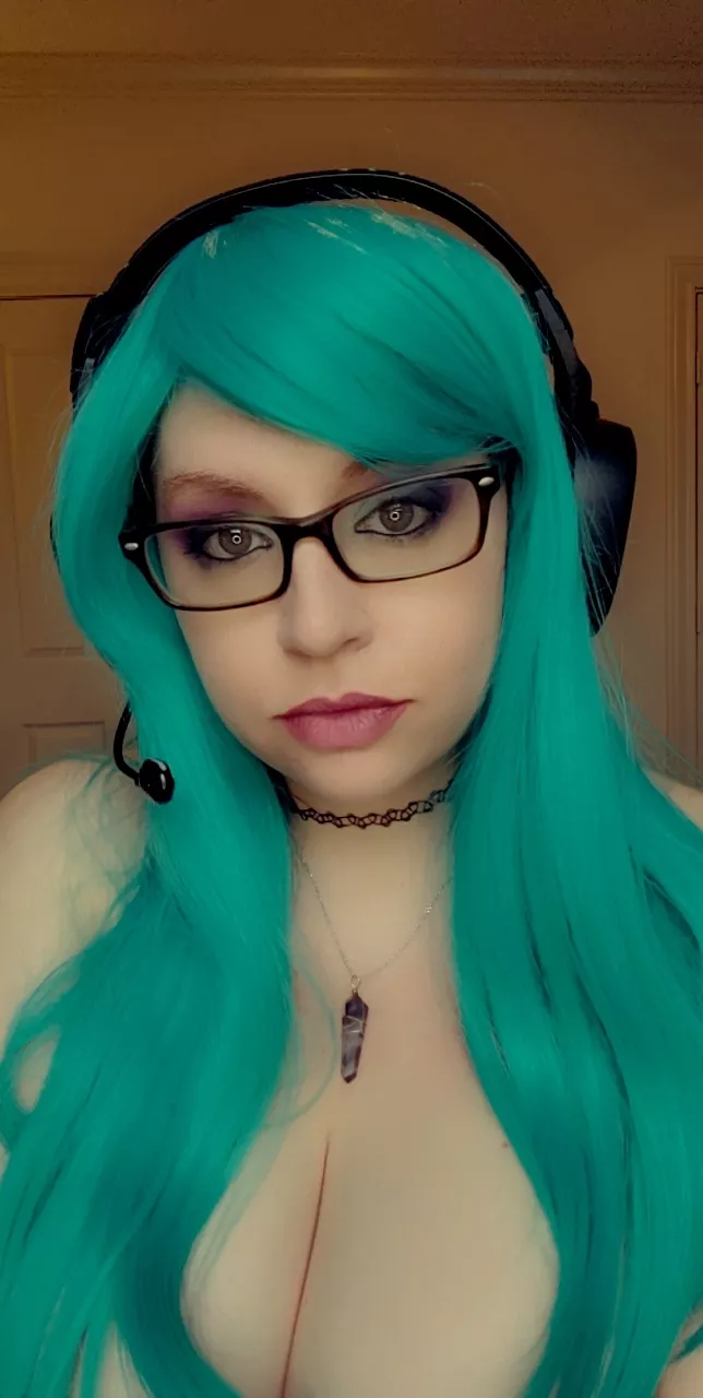Goth and nerdy....is there anything better? Goth and nerdy....is there anything better?