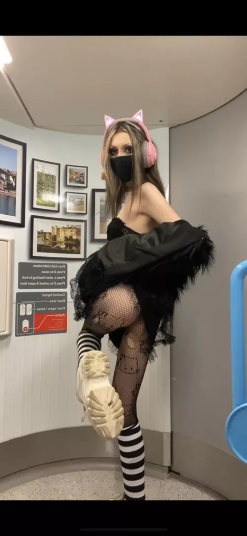 goth slut at ur service;p
