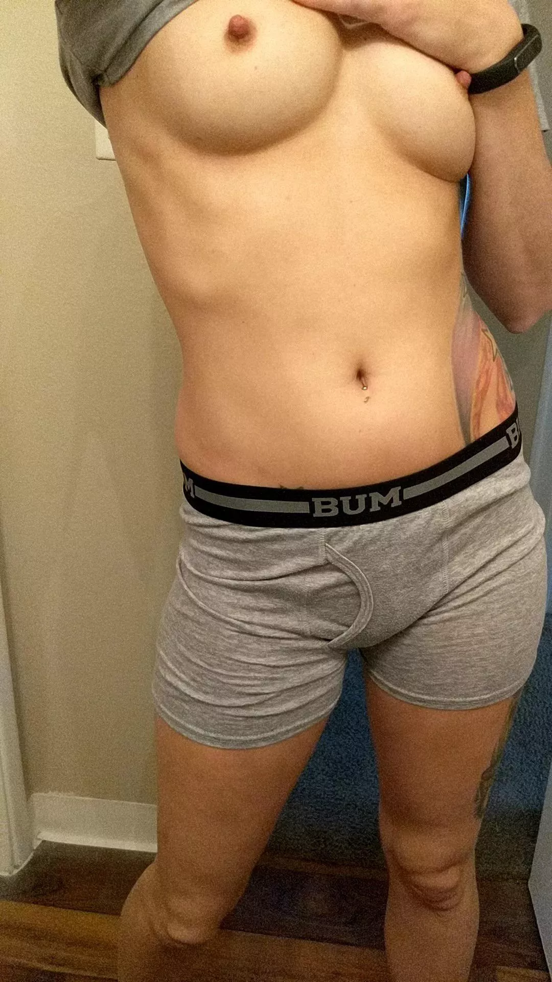 Gotta love a girl in boxer briefs 😏