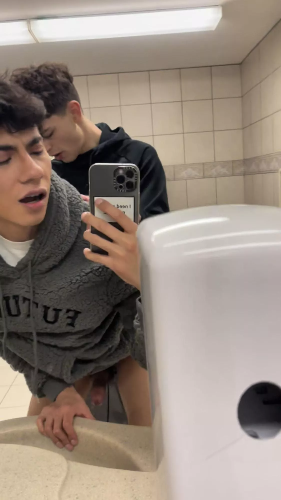 Gotta love tight twink bussy 🥵