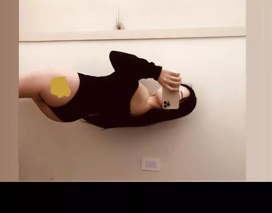 Gotta praise the Asian girls working on their asses