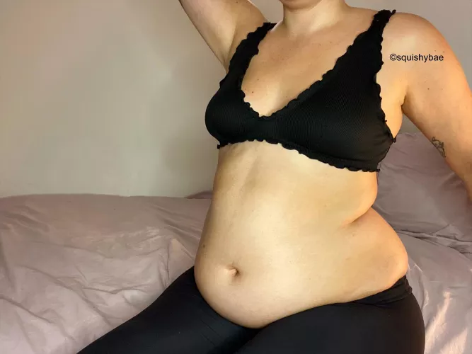 Grab my love handles ❤️