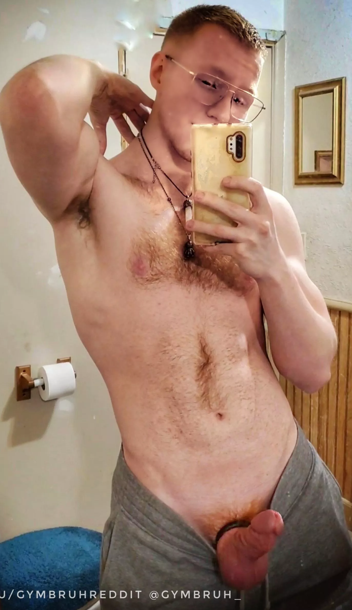 Gray sweat pants always make me horny 🙈😈