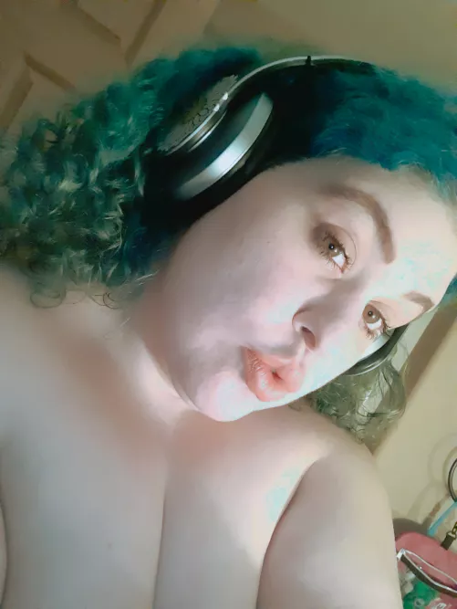 Green eyed + Green hair bbw for you