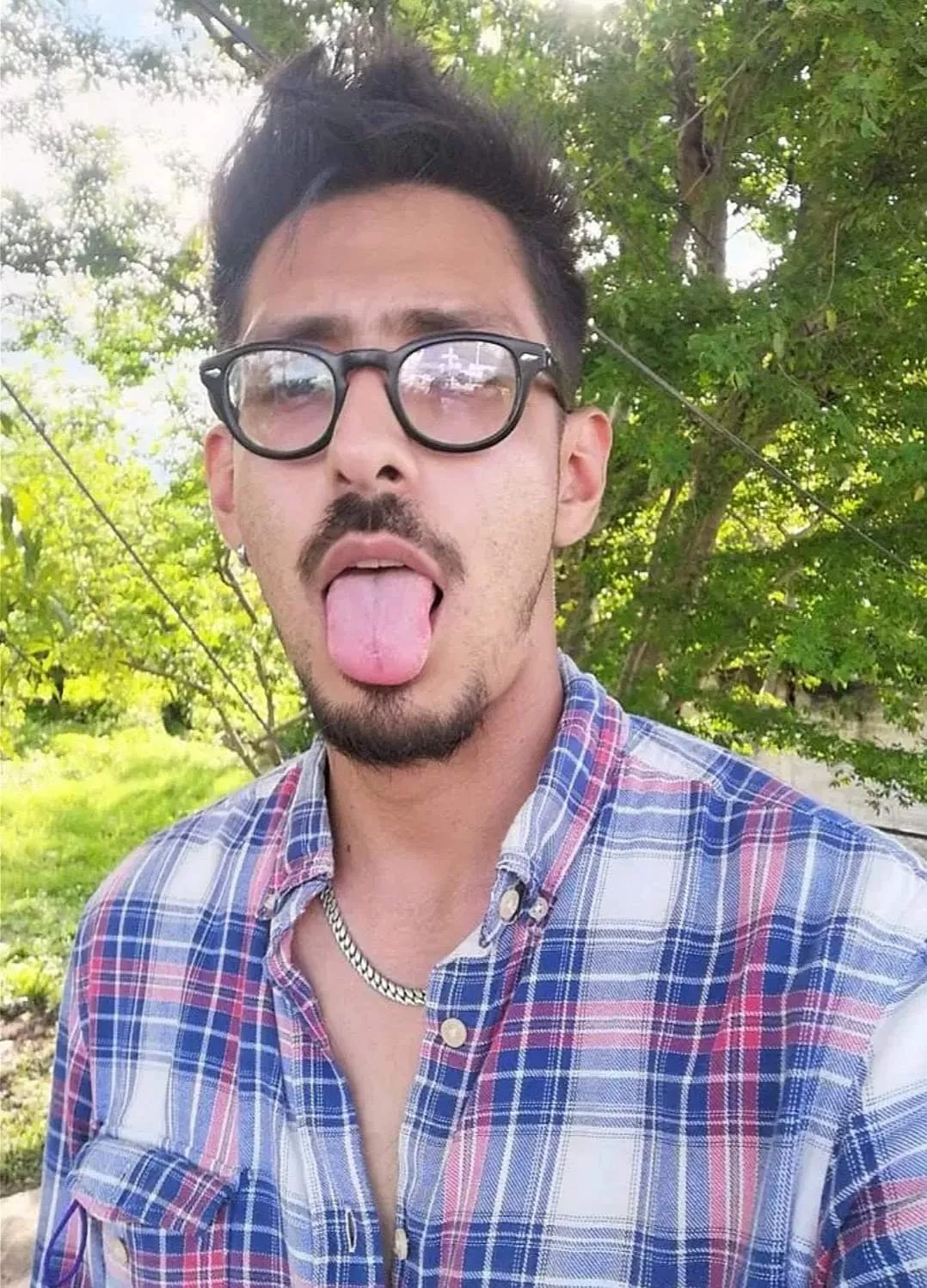 greetings from mexico.. can someone please sit on my face?