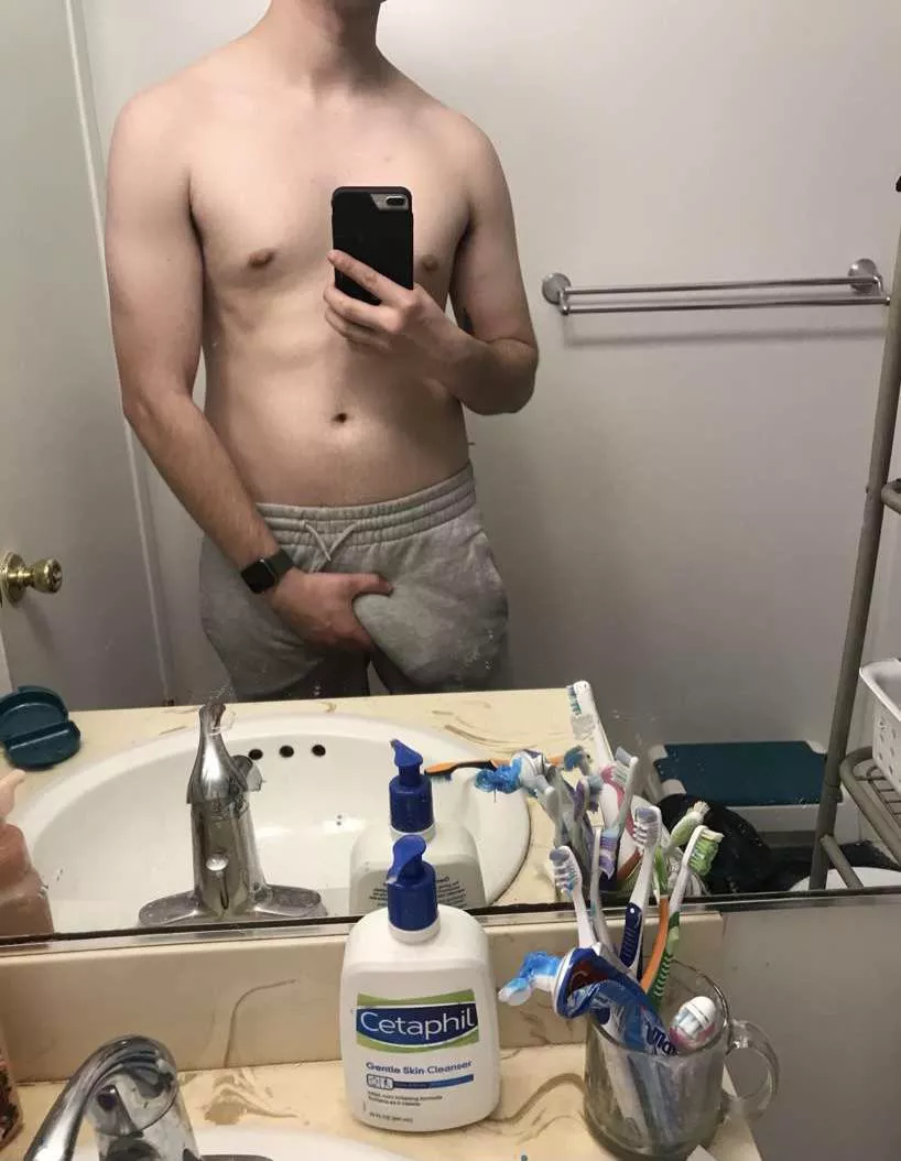 Grey sweats should be illegal 😏😅