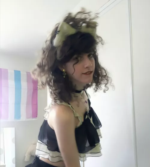 grooving in my room! 🎉