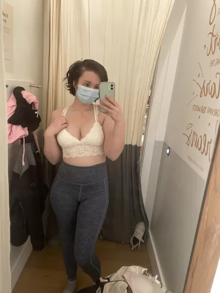 Growing my cup size means getting new bras π loving my natural cleavage