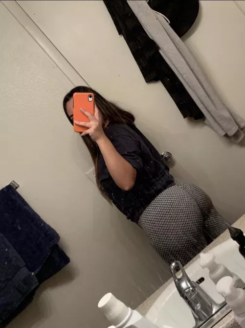 Guess what color my thong is 🍑💦😋