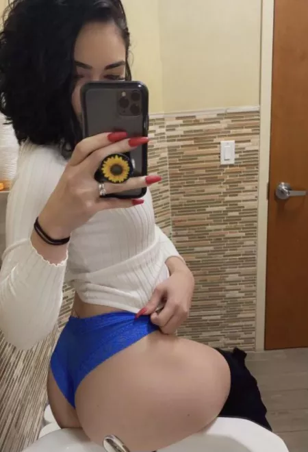 Guess what I do [f]or work 😇