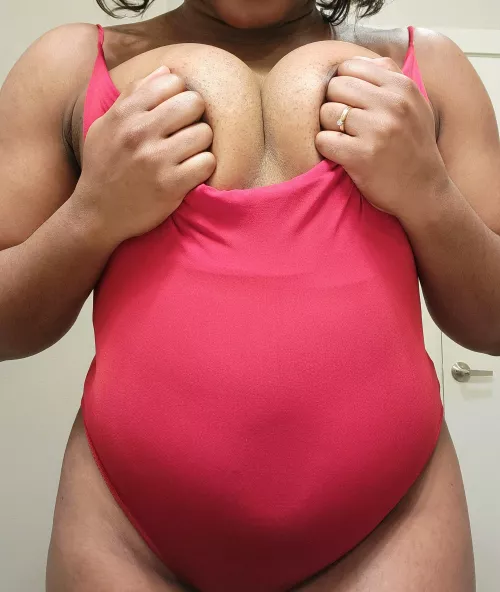 Guess who finally bought a breast pump! 💦💋