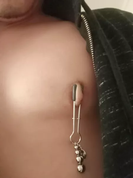 Guys can enjoy too a little bit of nipple play š