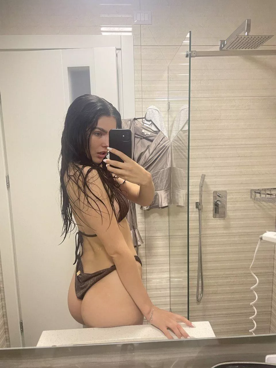 Guys, what do you think of my ass?