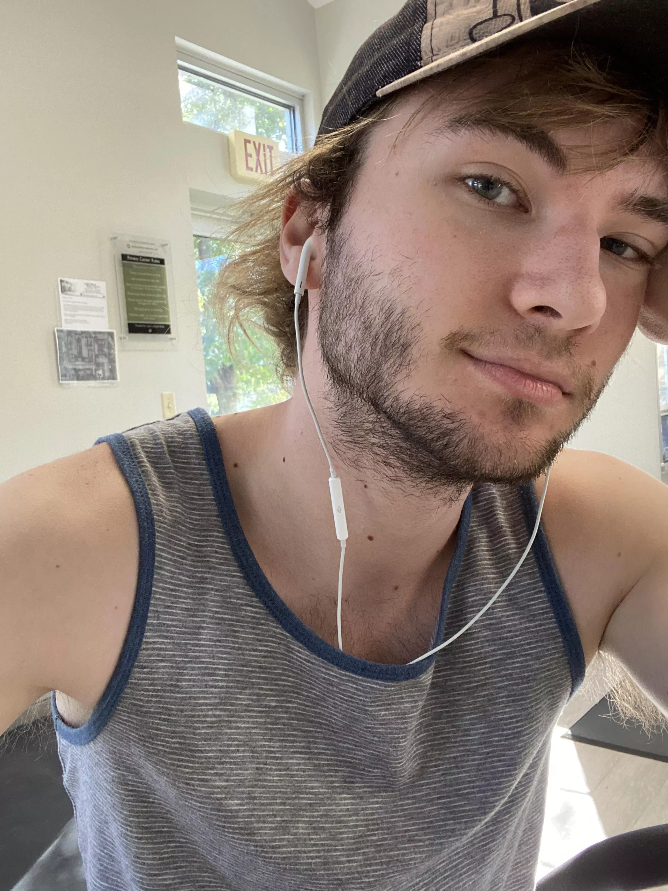 Gym day again, waiting for new JoyCons to arrive😒