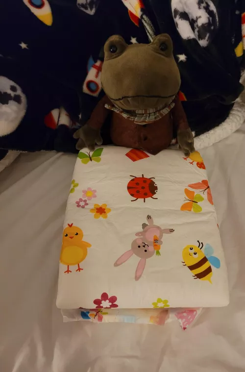 Had some help picking out my diaper!