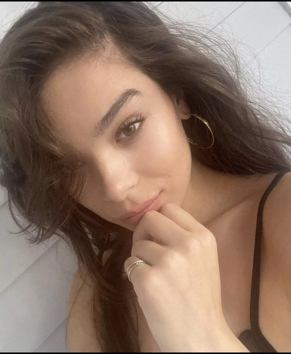 Hailee is making me throb