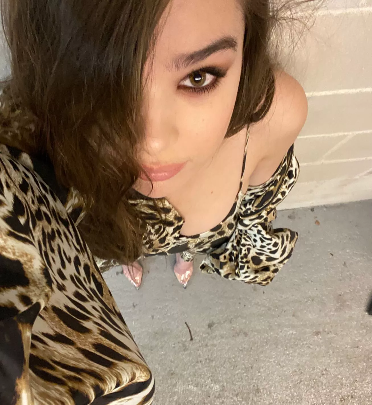 Hailee Steinfeld asking for you to cum on her face