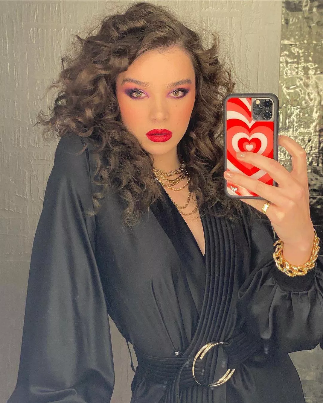 Hailee Steinfeld proves time and time again how irresistible she is.
