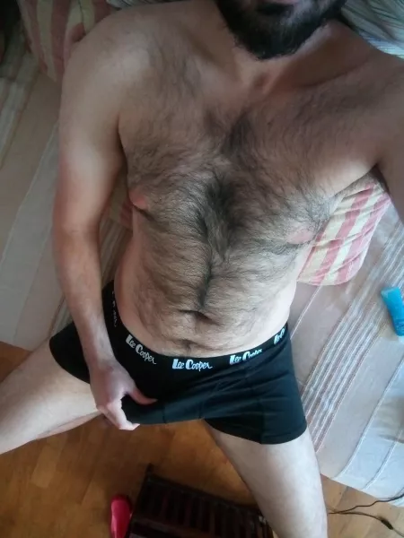 Hairy and horny here, wanna join? 😁