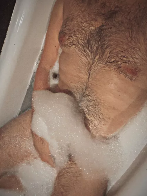 Hairy bath time 🐻