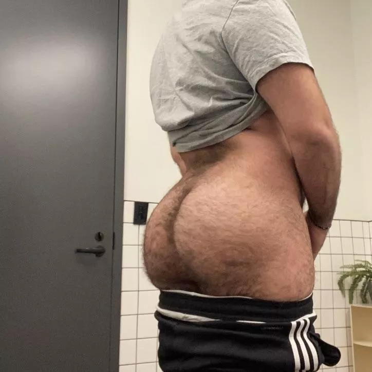 Hairy Bubblebut Pussy bottom in Los Angeles - need a hung top to pound my beef. Hairy Bubblebut Pussy bottom in Los Angeles - need a hung top to pound my beef.