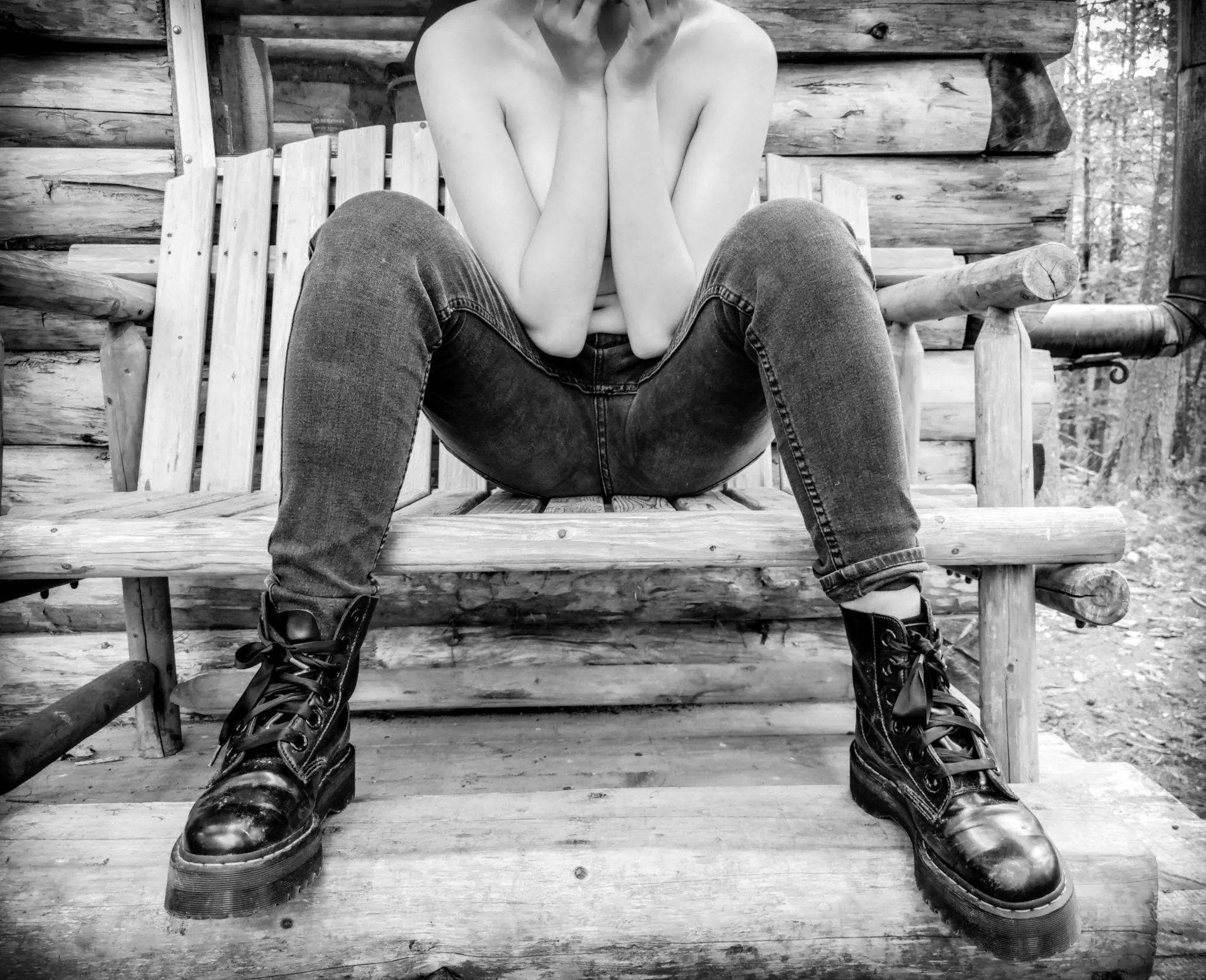 Half naked punk vibes, deep in the woods 🤘🏻💋