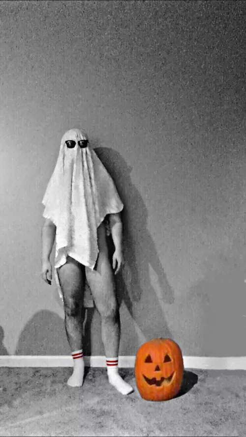 Halloween is a state of mind...KIK to see what’s underneath (BEEB344)....